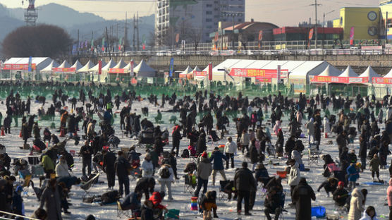 [사진] 화천 산천어축제 5년 만에 150만 명