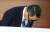 도요타 아키오 도요타자동차 회장이 30일 기자회견에서 도요타 자회사의 잇단 부정 스캔들에 대해 사과하며 고개를 숙였다. EPA=연합뉴스