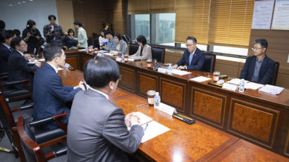 [단독] '의사 형사처벌 면제' 법제화…사회적 합의 기구 만든다