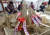 설 명절을 앞둔 31일 경기 안성시 죽산면 구메농사마을(신대마을)에서 주민들이 새해 복조리를 만들고 있다. 뉴스1