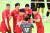 1일 수원체육관에서 열린 KB손해보험과의 경기에서 득점한 뒤 기뻐하는 한국전력 선수들. 사진 한국배구연맹