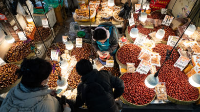 설 차례비 보니…고사리·깐도라지는 시장, 사과·배는 마트가 더 싸