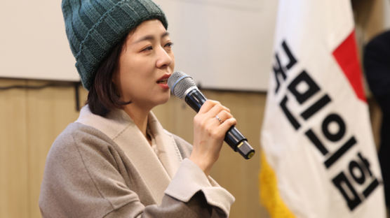 털모자 쓴 배현진, 피습 후 첫 일정…"폭력적 정치 지워가겠다"