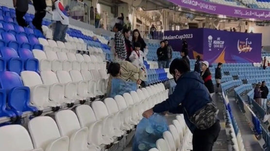 경기장쓰레기 줍는 한국팬 찬사 받자…日 "저거 일본 문화에요"