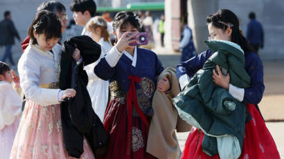 [사진] 포근했던 ‘입춘’ … 오늘은 전국 눈·비