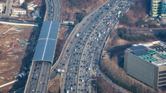 귀경 정체 벌써 시작, 부산→서울 7시간20분…새벽2시 풀릴듯