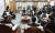 지난달 29일 대전시의회를 찾은 충남 금산군의회 의원들이 금산-대전 통합에 대해 논의하고 있다. [사진 대전시의회]