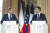 에마뉘엘 마크롱 프랑스 대통령(오른쪽)과 도날드 투스크 폴란드 총리가 12일 파리 엘리제궁에서 정상회담 후 기자회견을 하고 있다. AP=연합뉴스
