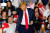 도널드 트럼프 전 대통령(77)이 지난 10일 사우스 캐롤라이나주 콘웨이에서 열린 유세에서 지지자를 가리키는 특유의 세리머니를 하고 있다. [AFP=연합뉴스]