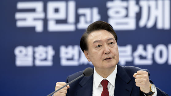 국민 3명 중 2명 "尹 명품백 입장표명 부적절"… 대담 후 첫 조사