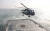 서울함의 비행 갑판에 착함을 시도하고 있는 AW-159 와일드캣 해상 작전헬기. 와일드캣은 적의 잠수정·잠수함을 탐지하는 능력이 있다. 사진 해군