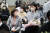 14일 오후 서울 강남세브란스병원 중강당에서 열린 '한국의 호킹들 축하합니다' 행사에서 난치질환을 극복하고 대학 졸업을 앞둔 한 참석자의 어머니가 아들을 바라보며 대견해 하고 있다. 우상조 기자