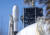 지난 13일 미국 플로리다주 케네디 우주센터 발사단지에서 민간 우주기업 인튜이티브 머신의 달 착륙선 오디세우스를 실은 스페이스X의 팰컨9 로켓이 발사를 준비하고 있다. EPA=연합뉴스