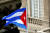 미국 워싱턴의 쿠바 대사관에 깃발이 펄럭이는 모습. 로이터. 연합뉴스.