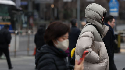 서울 18도→2도, 봄에서 겨울로…15일 아침보다 낮이 더 춥다