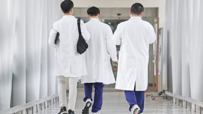 "폐암 4기 엄마 수술 밀렸다"…의사 파업에 환자·보호자들 분통