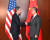 17일(현지시간) 독일에서 열린 뮌헨안보회의에서 토니 블링컨 미국 국무장관과 왕이 중국 외교부장이 만나 악수를 나누고 있다. 연합뉴스