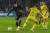 낭트와의 프랑스 리그1 경기에 선발 출전해 전방으로 패스를 시도하는 파리생제르맹의 이강인(맨 왼쪽). AP=연합뉴스