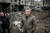 비탈리 클리치코 키이우 시장이 러시아의 미사일 공격으로 무너진 민간인 주거 공간을 살피고 있다. EPA=연합뉴스