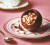 르 쇼콜라 프랑제리가 고급 원재료를 사용해 국내에서 ‘프렌치 정통 초콜릿 문화’를 이끌어 가고 있다. 사진은 수제 핫초코 제품 ‘핫 코코아밤’(왼쪽)