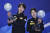 쇼트트랙 월드컵 1~6차 대회 결과를 묶어 나란히 종합우승을 확정 지은 한국 남녀 간판 박지원(왼쪽)과 김길리가 우승자에게 주는 크리스털 글로브를 들어 올리고 있다. [EPA=연합뉴스]