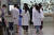  전공의들의 집단 사직으로 '의료대란' 우려가 높아지는 가운데 20일 오후 인천 한 대학병원에서 의료진들이 이동하고 있다. 연합뉴스