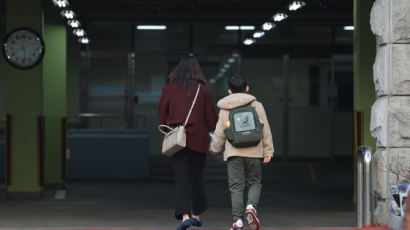 마을회관·경로당서 아이 돌본다...지자체 "아빠 한달 휴가제 시행"