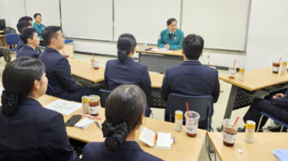 ROTC 지원률 바닥 보인다..."벼랑 끝 심정" 국방부가 꺼낸 카드 