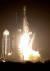 15일(현지시간) 미국 플로리다주 케네디 우주센터 발사단지에서 민간 우주기업 인튜이티브 머신의 달 착륙선 오디세우스를 실은 스페이스X의 팰컨9 로켓이 발사되고 있다. 로이터=연합뉴스