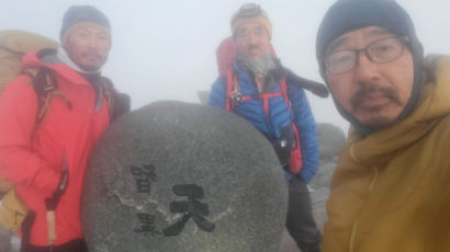 시속 1㎞, 내복도 땡땡 얼었다…백두대간 700km 최고 순간은?