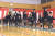 일본 도쿄 시나가와구에 있는 히노학교 입학식. 9학년 학생들이 신입생의 손을 잡고 행사장에 들어온다. 초·중학교를 통합해 9년제로 운영하면서 생긴 전통이다. 사진 시나가와구 홈페이지