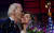 조 바이든(왼쪽) 대통령과 낸시 펠로시 전 하원의장은 정치적 동료다. 사진은 지난해 5월 정치 관련 행사장에서 만나 반갑게 인사하는 모습. AFP=연합뉴스
