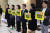 녹색정의당 의원들이 29일 국회 로텐더홀에서 비례대표 의석 축소에 대한 양당 담합을 규탄하고 있다. 연합뉴스
