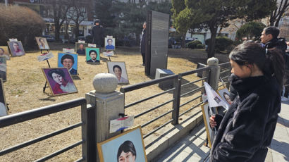 AI로 부활한 독립투사, 증손자와 독립선언 낭독…서울 곳곳서 "만세"