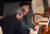 더불어민주당 비명계 이인영(왼쪽)·기동민 의원이 29일 국회에서 대화하고 있다. [뉴시스]