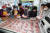 '삼겹살 데이'를 앞둔 지난달 29일 서울 청계광장 인근에서 한돈자조금관리위원회가 돼지고기를 할인 판매하고 있다. 연합뉴스