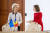 마이아 산두 몰도바 대통령(오른쪽)과 유럽연합 집행위원장 우르줄라 폰 데어 라이엔이 지난해 몰도바 수도 키시나우에서 공동 기자회견을 하고 있다. EPA=연합뉴스
