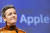 4일(현지시간) 마르그레테 베스타거 유럽연합(EU) 수석 부집행위원장이 애플의 '반독점법 위반'에 대한 과징금 부과 사유를 놓고 기자들에게 설명하고 있다. AP=연합뉴스