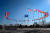 지난달 28일(현지시간) 벨기에 브뤼셀에 있는 북대서양조약기구(NATO·나토) 본부 앞 가입국 국기들. 중앙에 보이는 빈 게양대에 이날 스웨덴의 국기가 게양됐다. AFP=연합뉴스
