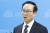 홍영표 더불어민주당 의원이 6일 서울 여의도 국회 소통관에서 민주당 탈당 선언 기자회견을 마친 뒤 기자들의 질문에 답하고 있다. 전민규 기자 