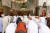 무함마드가 세웠다는 쿠바 사원에서 기도하는 사람들.