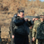 美 '비핵화 중간단계' 제안엔 반응 않고…김정은, 소총 들고 "실전훈련"