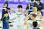 6일 인천 계양체육관에서 열린 대한항공과의 경기에서 득점한 뒤 환호하는 우리카드 선수들. 사진 한국배구연맹