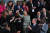 조 바이든 미국 대통령의 부인 질 바이든 여사가 7일(현지시간) 워싱턴 의사당에 도탁하고 있다.AFP=연합뉴스 