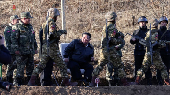 김정은, 연이틀 軍부대 시찰…"빠른 타격으로 전쟁 주도권 확보"
