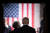 조 바이든 미국 대통령이 7일(현지시간) 미국 워싱턴의 국회의사당에서 국정연설을 하기 위해 하원 의사당으로 들어서고 있다. 로이터=연합뉴스