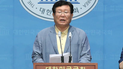 설훈 "文, 당 위중 상황되면 그냥 있겠나…지금 참고 있을 것"