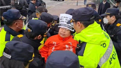 전장연 활동가, 지하철 시위 퇴거하다 경찰 폭행 혐의 체포