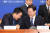 이재명 더불어민주당 대표(오른쪽)와 정봉주 전 의원. 장진영 기자