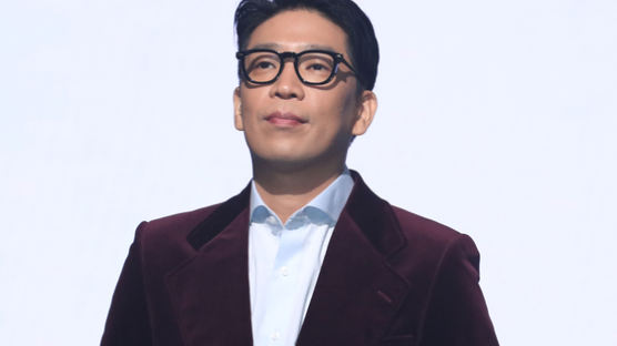 MC몽 "공황장애로 힘들다"…'코인 상장 뒷돈' 증인 또 불출석